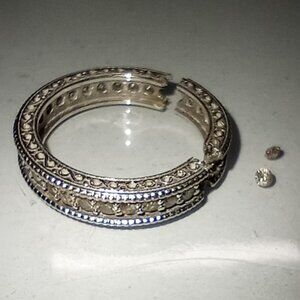 Scratch&Dent - 10Kt WG Antique Style All Around Diamond Ring – Broken Band